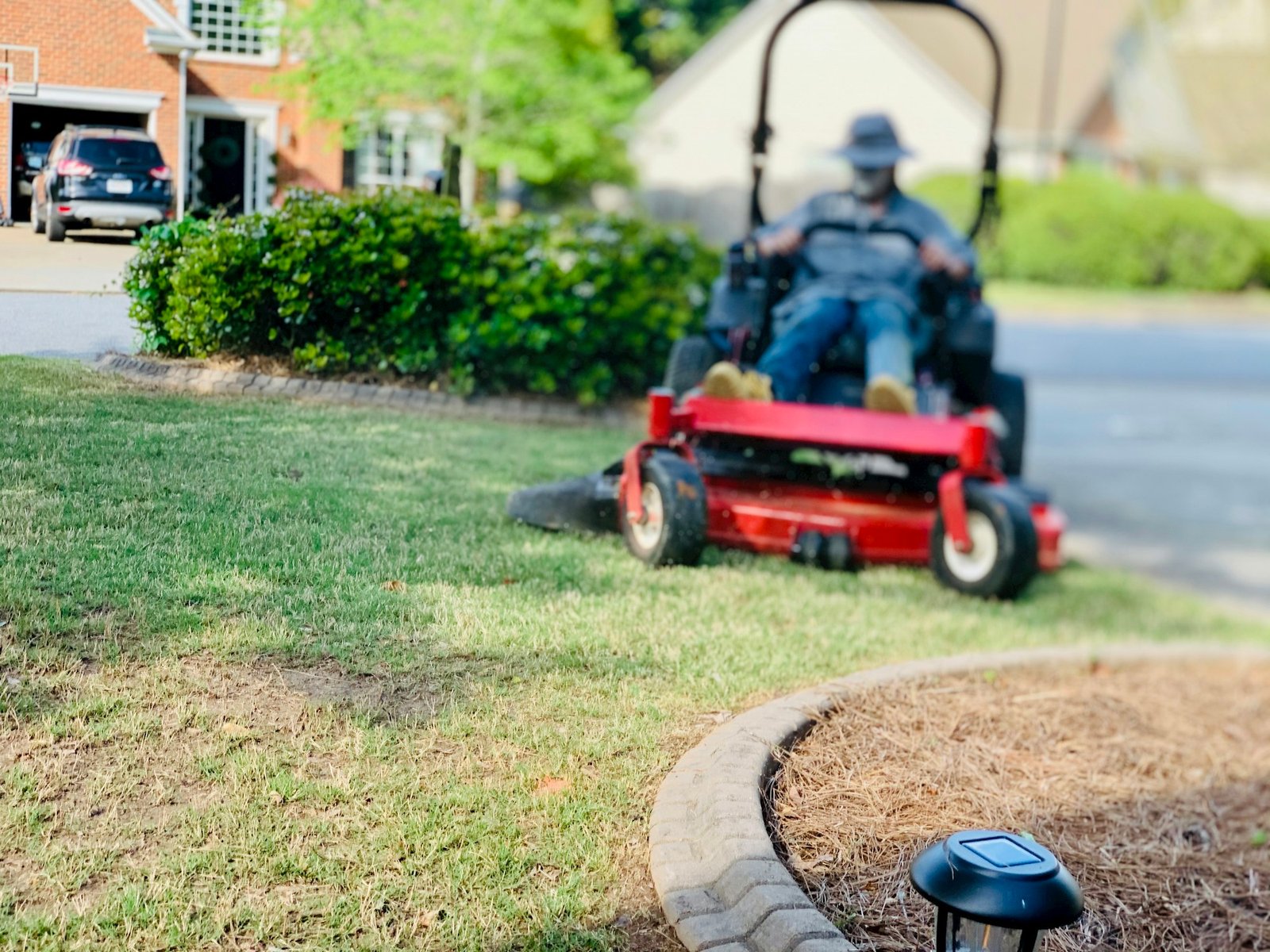 Lawn Mowing & Maintenance.
